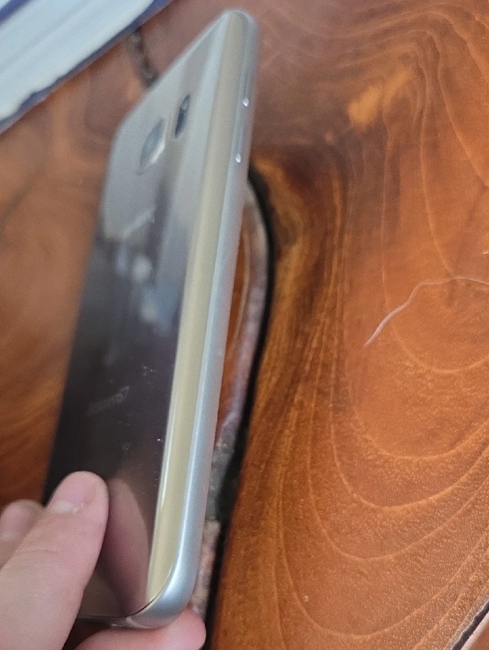 Samsung galaxy S7 Gold color. Completely wiped. No, SIM card..